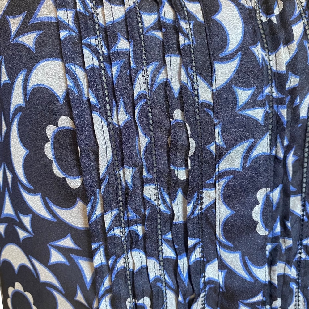 Banana Republic Navy Patterned Button Up Blouse Small - Picture 4 of 12